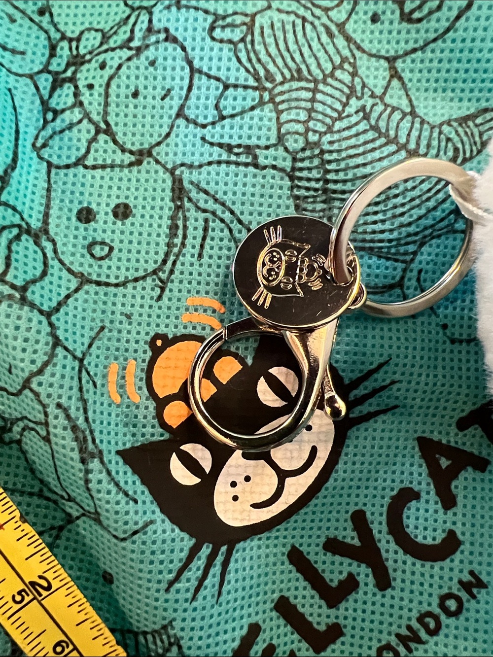 Jellycat Teal Drawstring Pouch with Cream & Brown Plush Cupcake Keychain - Picture 4 of 4